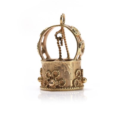 Lot 74 - A novelty charm