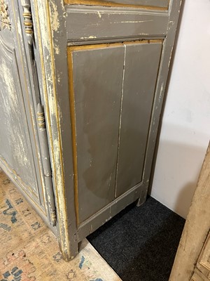 Lot 540 - A painted and parcel-gilt armoire