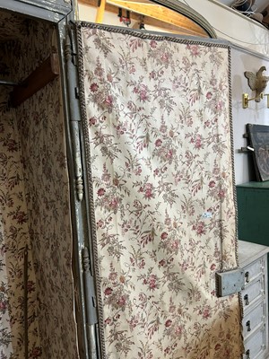 Lot 540 - A painted and parcel-gilt armoire