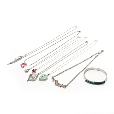 Lot 299 - A collection of silver jewellery