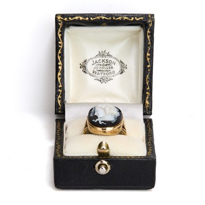 Lot 14 - A Neoclassical hardstone cameo ring