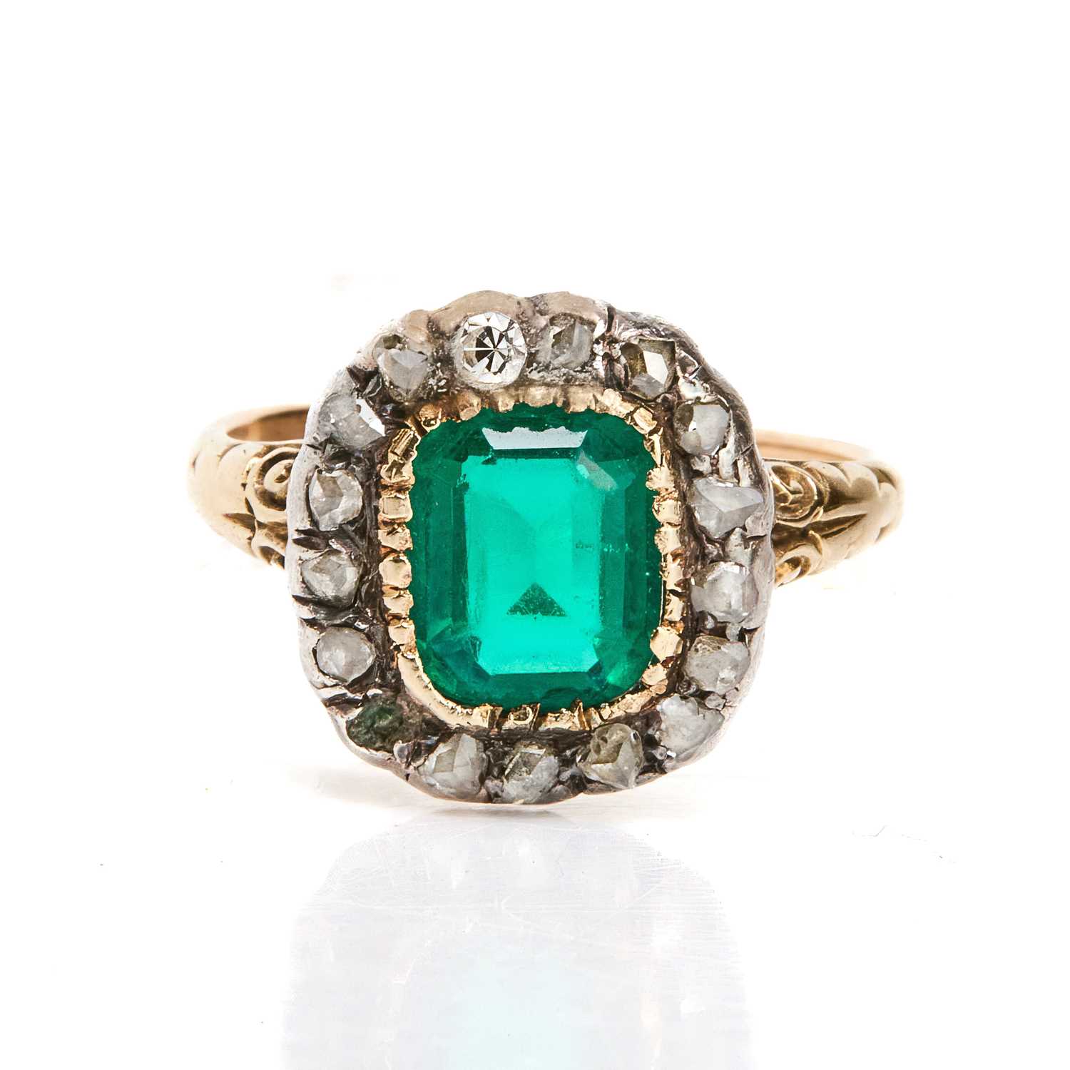 Lot 3 - An antique green paste and rose cut diamond ring