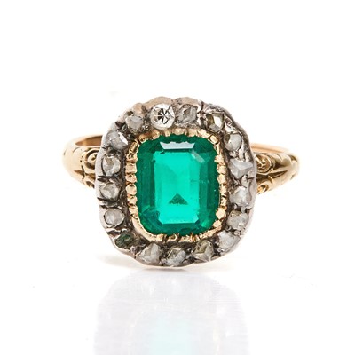 Lot 3 - An antique green paste and rose cut diamond ring