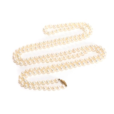 Lot 137 - A single row cultured pearl necklace of opera length