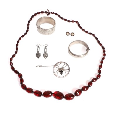 Lot 309 - A collection of vintage jewellery