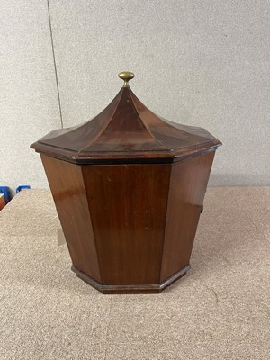Lot 7 - A George III mahogany cellaret