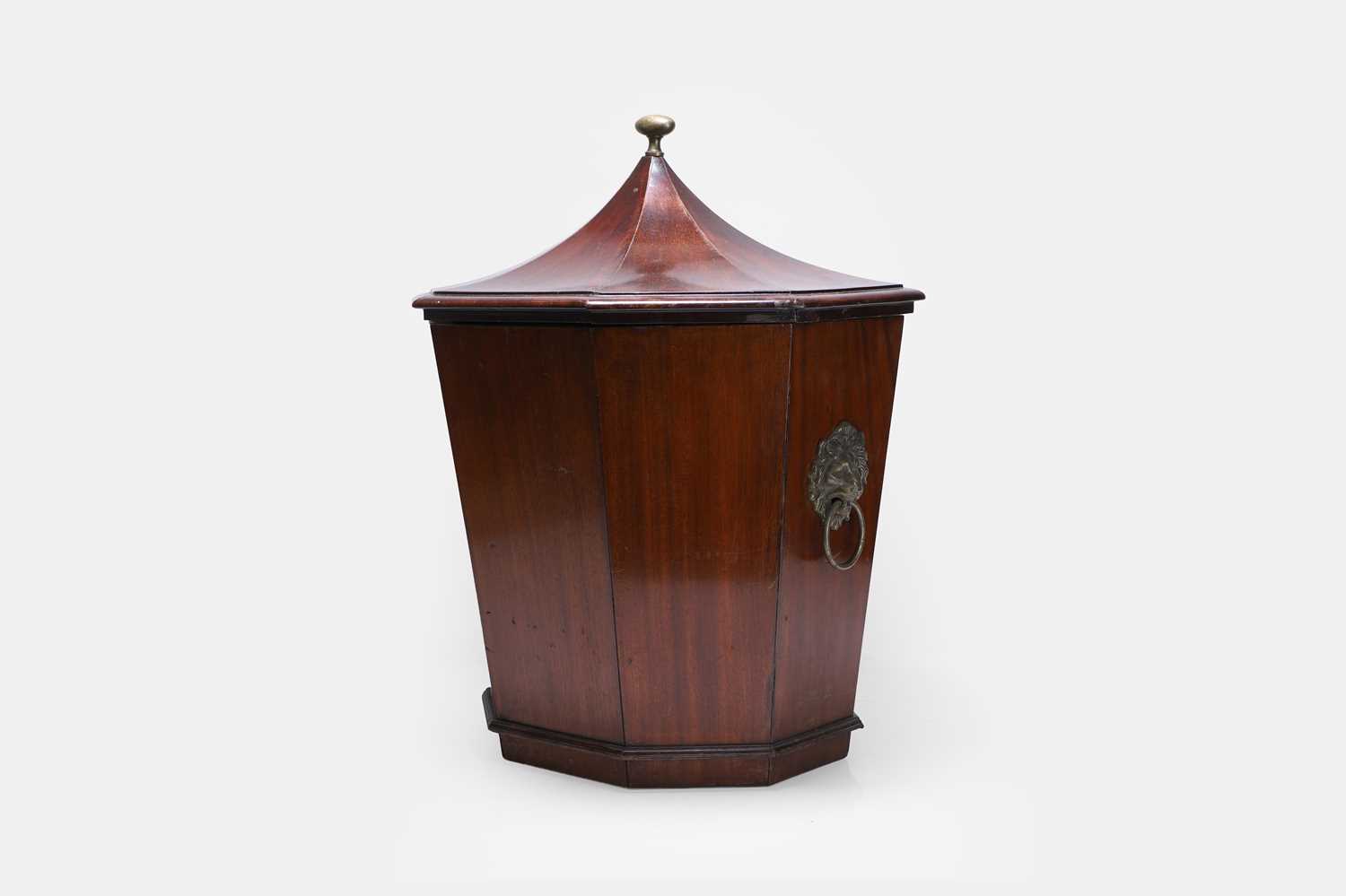 Lot 7 - A George III mahogany cellaret