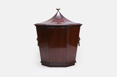 Lot 7 - A George III mahogany cellaret