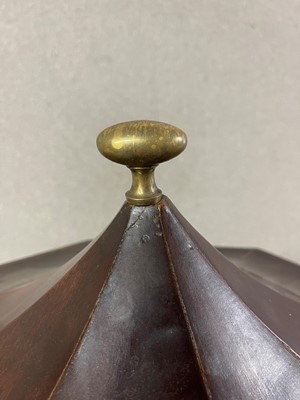 Lot 7 - A George III mahogany cellaret