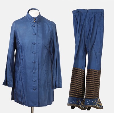 Lot 188 - A Chinese embroidered dragon robe