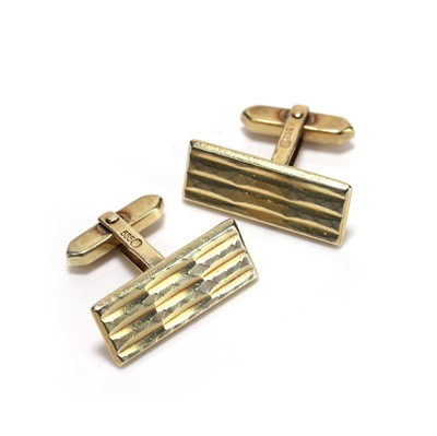 Lot 370 - A pair of Dutch gold cufflinks