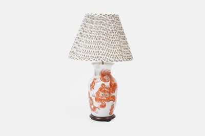 Lot 384 - A porcelain vase table lamp
