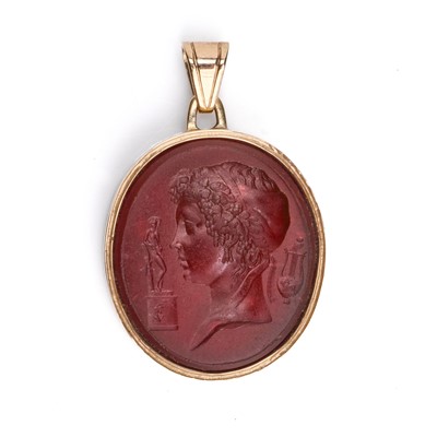 Lot 22 - A carnelian intaglio pendant