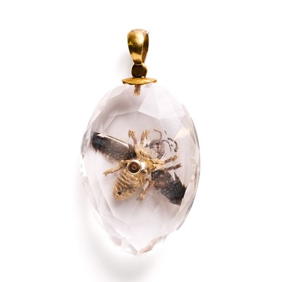 Lot 67 - A faceted crystal bee pendant