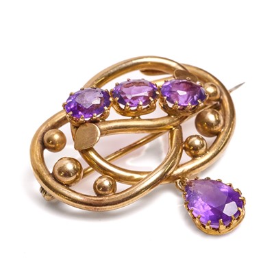 Lot 25 - An amethyst brooch