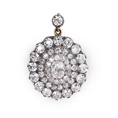 Lot 23 - A Victorian diamond cluster pendant