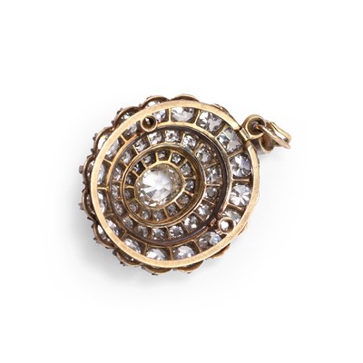 Lot 23 - A Victorian diamond cluster pendant