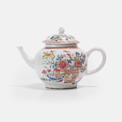 Lot 55 - A Chinese famille rose teapot