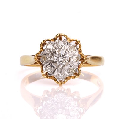 Lot 108 - A diamond cluster ring