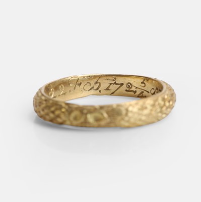 Lot 6 - A memento mori gold skull ring