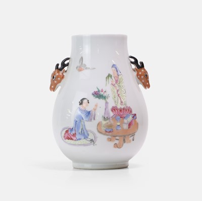 Lot 112 - A Chinese famille rose vase