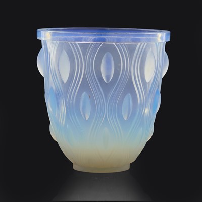 Lot 179 - A Sabino glass vase