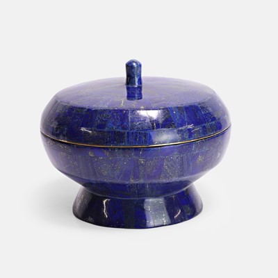 Lot 447 - A lidded lapis lazuli container