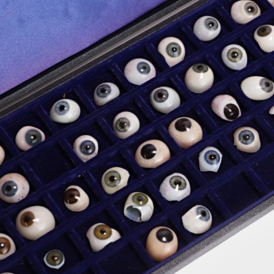 Lot 38 - A box of glass human eyes