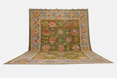Lot 85 - An Oushak wool carpet