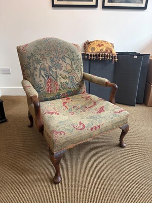 Lot 441 - A George III walnut library armchair