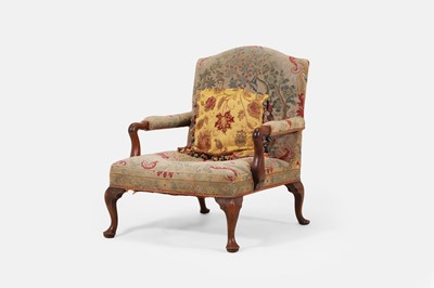 Lot 441 - A George III walnut library armchair