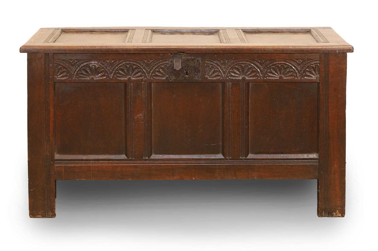 Lot 536 - An oak three panelled coffer