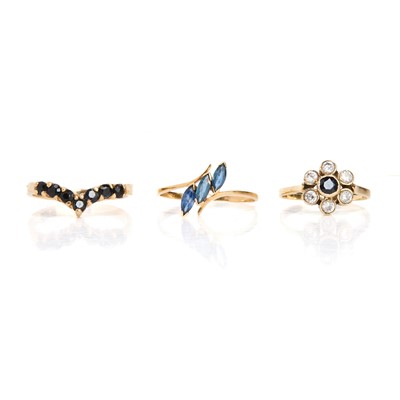 Lot 263 - A group of three 9ct gold rings