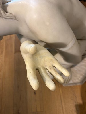 Lot 53 - A large marble figure of 'The Crouching Venus'