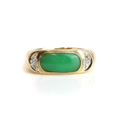 Lot 93 - A nephrite and diamond ring