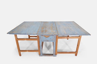 Lot 134 - A painted pine drop-leaf table