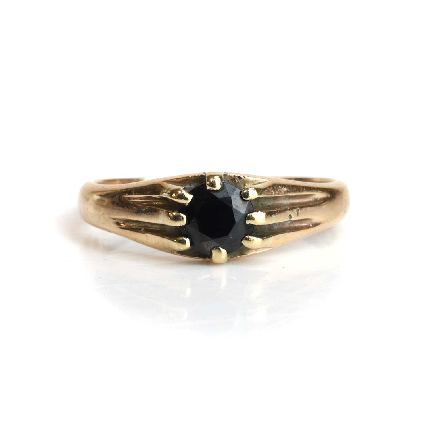 Lot 85 - A 9ct gold sapphire single stone ring