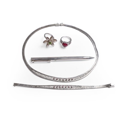 Lot 316 - A collection of silver jewellery and a Tiffany & Co. propelling pencil