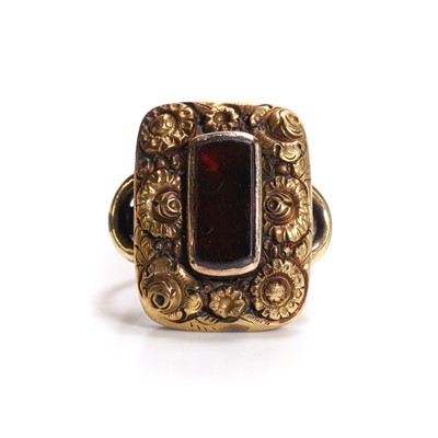 Lot 2 - An antique composite ring with a garnet tablet