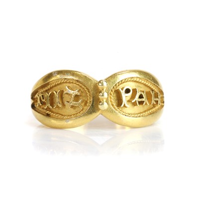 Lot 370 - A Mizpah ring