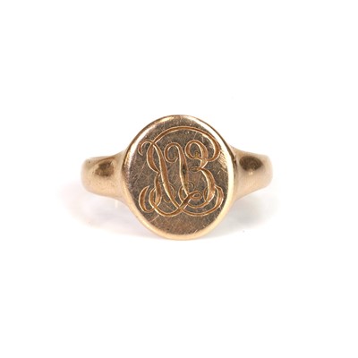 Lot 372 - A 15ct gold signet ring