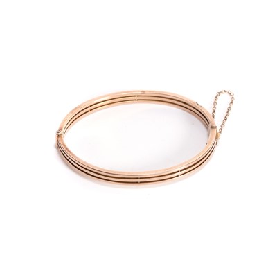 Lot 339 - A hollow three stranded bangle