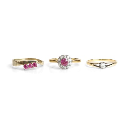 Lot 266 - Three gemstone set rings