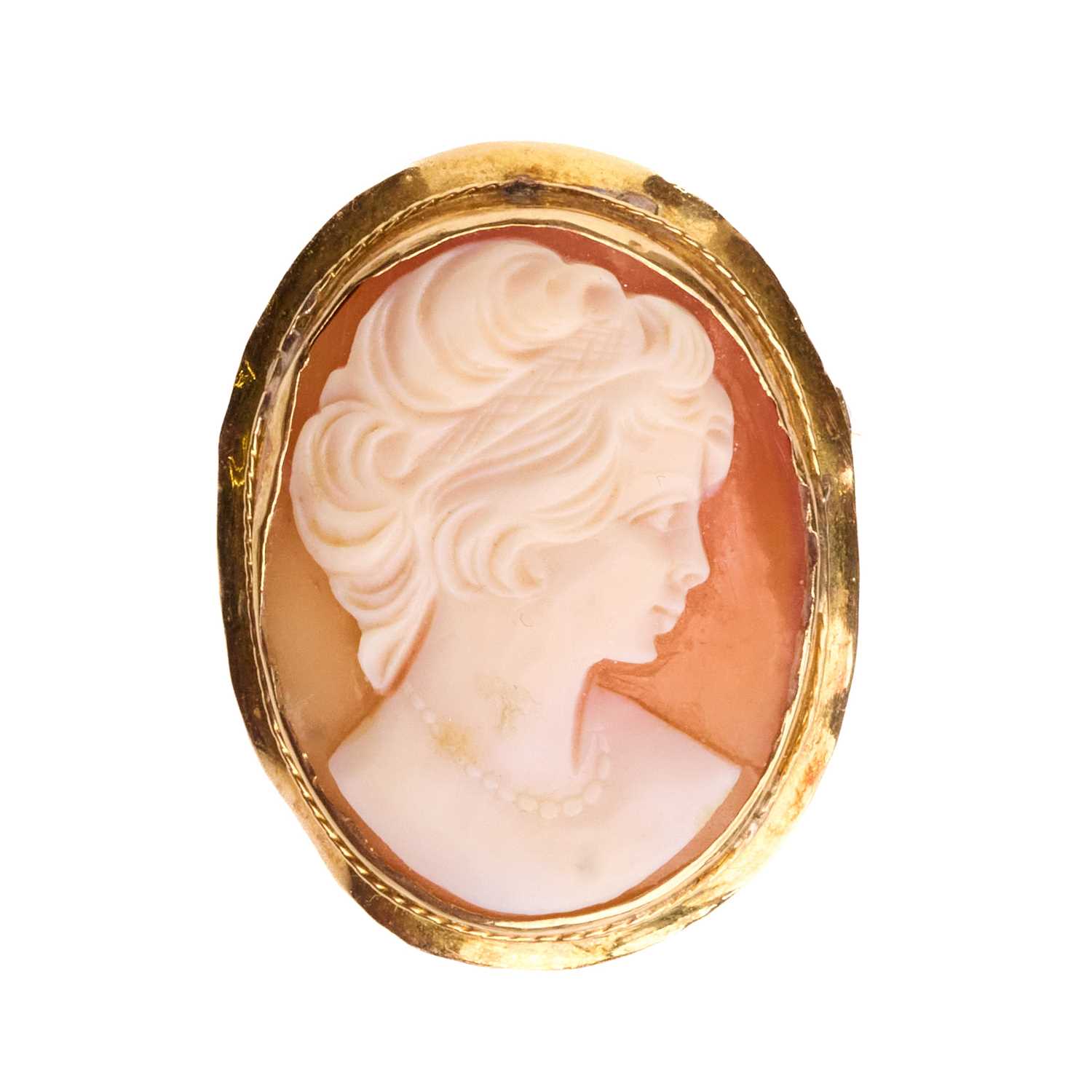 Lot 20 - A shell Cameo brooch
