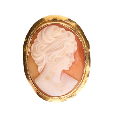 Lot 20 - A shell Cameo brooch
