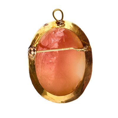 Lot 20 - A shell Cameo brooch