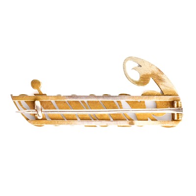 Lot 43 - An early 20th-century split pearl bar brooch
