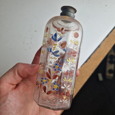 Lot 25 - A collection of Steigel-type glass items
