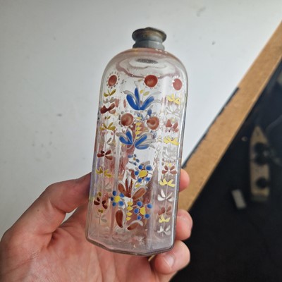 Lot 25 - A collection of Steigel-type glass items