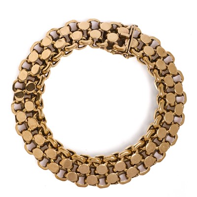 Lot 352 - A 9ct gold bracelet